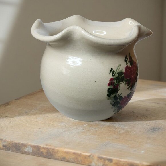 Vintage Heavy hand thrown pottery Planter,Vase beige with ruffle edge rose heart - Picture 4 of 13